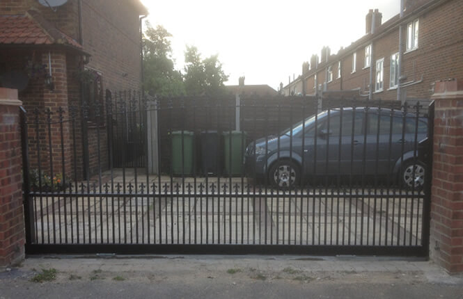 RSG3400 sliding cantilever gate on residential driveway in Mitcham, Surrey.