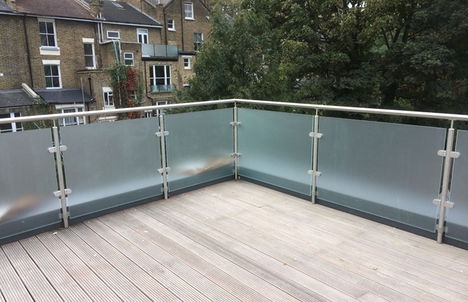 RSG4200 balustrades installed on a residential development in the city of London.
