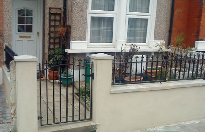 RSG4200 railings and gate on house in Richmond.