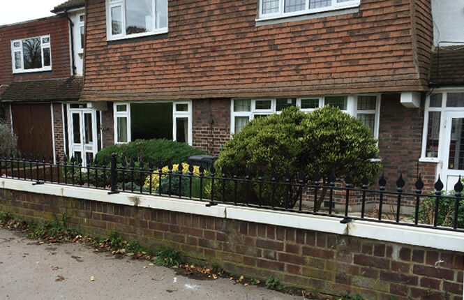 Frontview of RSG4200 railings on a residential property in South London.