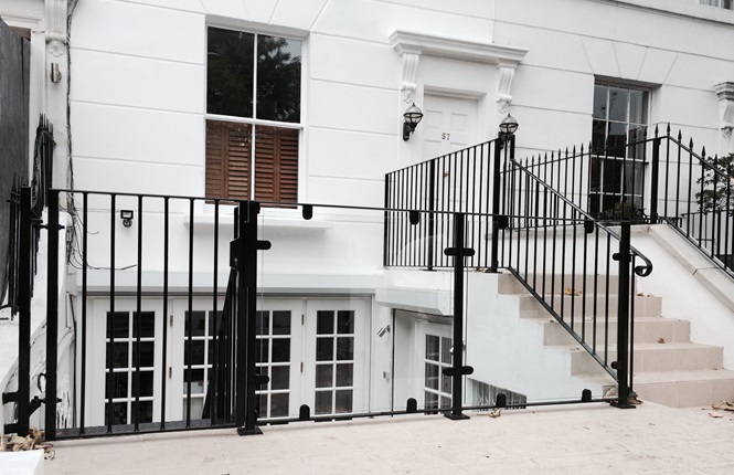 RSG4200 railings and balustrades, fitted to a residence in Kensington.
