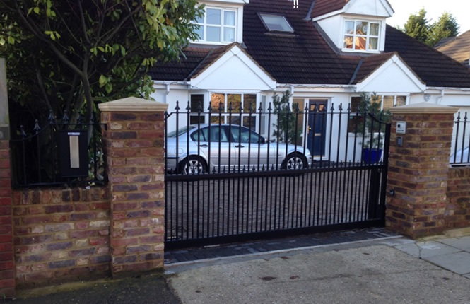 RSG3400 sliding gates on residential property in Wimbledon.
